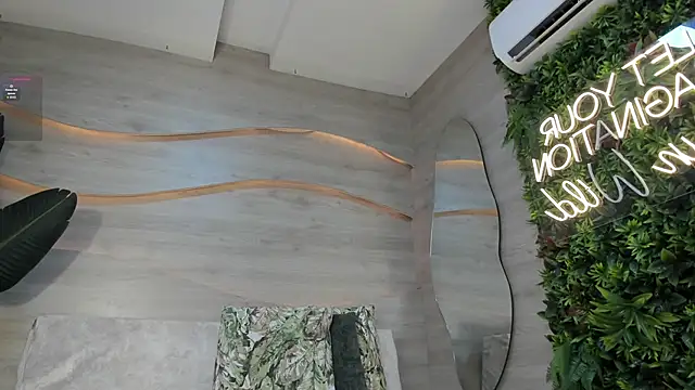 Snapshot of Alma_Leon chatting on September 25, 2025, 7:20 pm Alma Leon online show from September 25, 2025, 7:20 pm