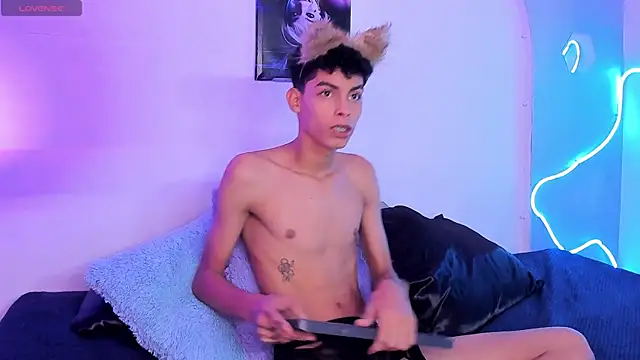 Snapshot of Room_69x chatting on September 18, 2025, 12:19 pm Room 69x online show from September 18, 2025, 12:19 pm