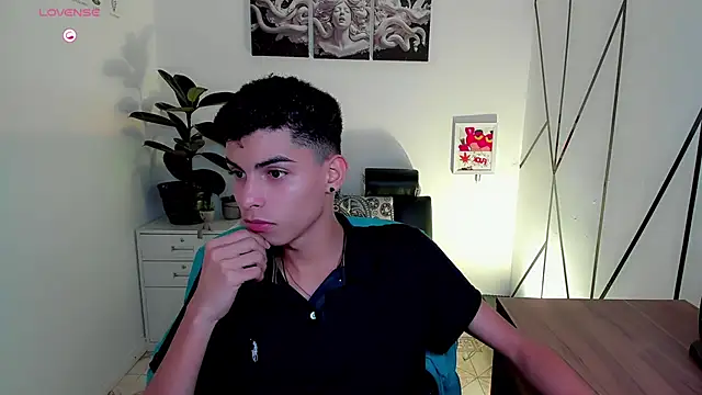 Snapshot of Room_69x chatting on October 30, 2025, 9:11 pm Room 69x online show from October 30, 2025, 9:11 pm