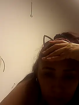 linda luna29 online show from February 15, 2026, 7:51 am