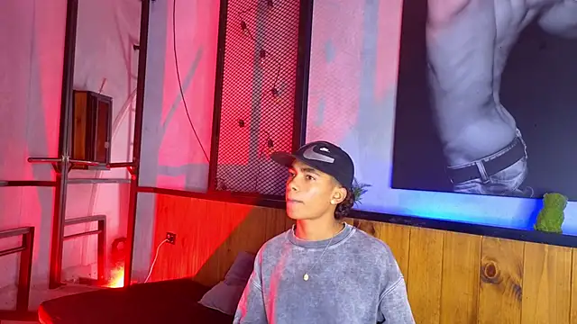 Snapshot of AlanCutee chatting on March 2, 2026, 12:01 pm AlanCutee online show from March 2, 2026, 12:01 pm