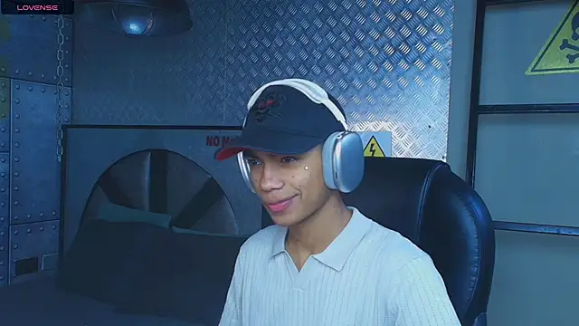 AlanCutee online show from December 22, 2025, 11:43 am