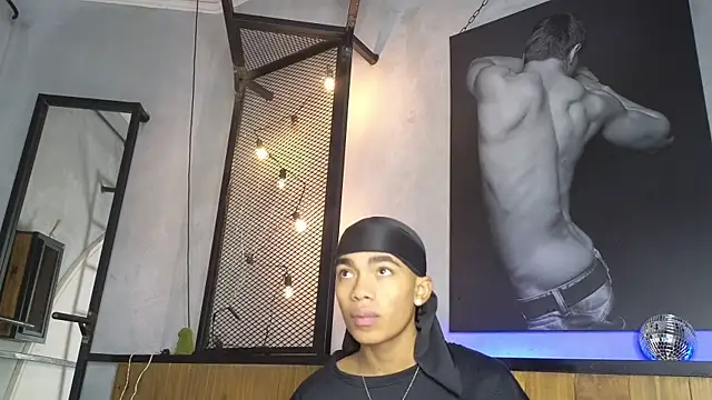 Snapshot of AlanCutee chatting on February 25, 2026, 1:11 pm AlanCutee online show from February 25, 2026, 1:11 pm