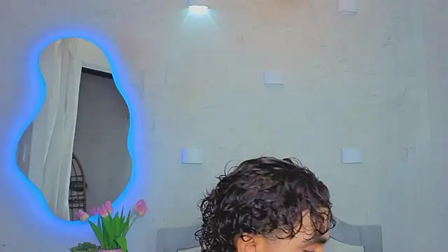 AlanCutee online show from May 25, 2026, 4:01 am