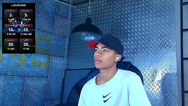 Snapshot of AlanCutee chatting on October 12, 2025, 11:44 am AlanCutee online show from October 12, 2025, 11:44 am