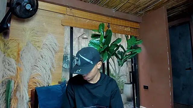 Snapshot of AlanCutee chatting on February 18, 2026, 12:34 pm AlanCutee online show from February 18, 2026, 12:34 pm