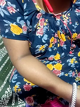 Cute-Swewty online show from November 13, 2025, 3:49 pm