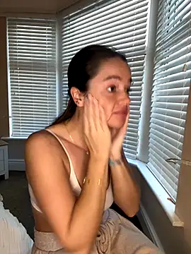 Snapshot of Mollyloverxo chatting on October 9, 2025, 7:42 am Mollyloverxo online show from October 9, 2025, 7:42 am