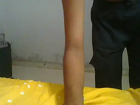 queen model25 online show from September 12, 2025, 8:08 pm