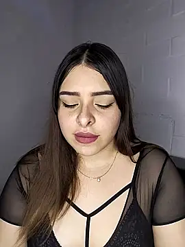 Nahomy cm online show from October 30, 2025, 9:55 pm