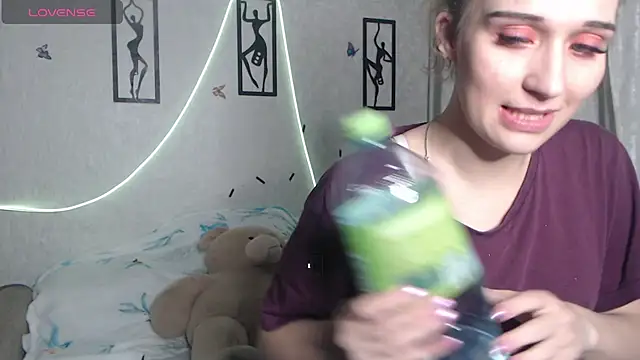 sweetest-cherry online show from October 15, 2025, 5:10 pm