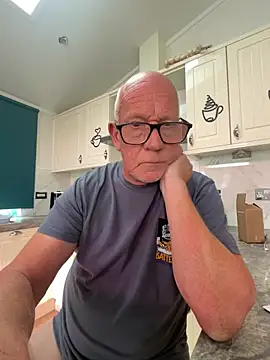 philefc online show from November 6, 2025, 11:47 am