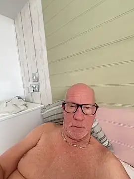 Snapshot of philefc chatting on February 4, 2026, 10:32 am philefc online show from February 4, 2026, 10:32 am