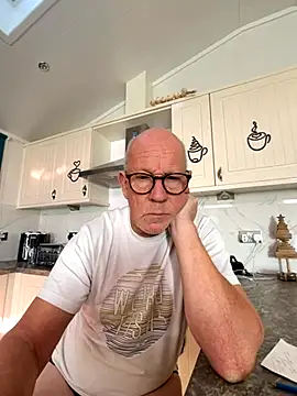 philefc online show from November 17, 2025, 10:19 am