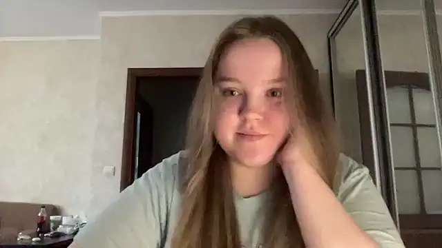Snapshot of Alice898 chatting on July 8, 2026, 3:13 pm Alice898 online show from July 8, 2026, 3:13 pm
