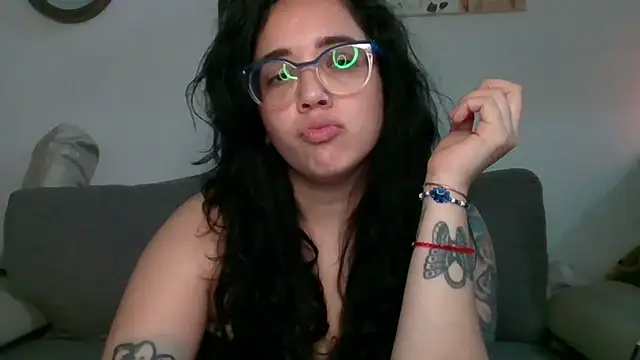 Snapshot of GypsyMamacita chatting on July 31, 2026, 2:11 am GypsyMamacita online show from July 31, 2026, 2:11 am