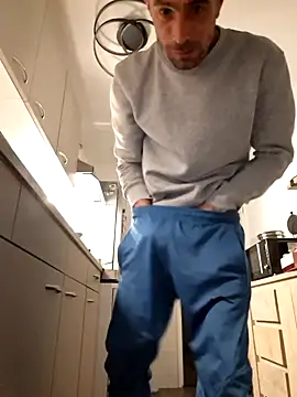 Snapshot of kompiee chatting on September 28, 2025, 1:45 am kompiee online show from September 28, 2025, 1:45 am