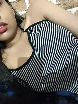 KARISHMA-STRIP online show from September 24, 2025, 8:32 am