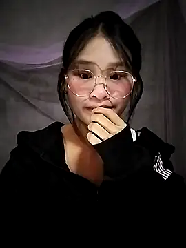 saronla 03 online show from November 29, 2025, 5:57 pm