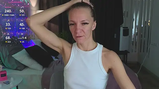 Jesica mooon online show from March 4, 2026, 1:24 am