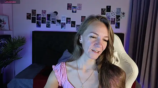 Snapshot of Jesica_mooon chatting on October 6, 2025, 1:40 am Jesica mooon online show from October 6, 2025, 1:40 am