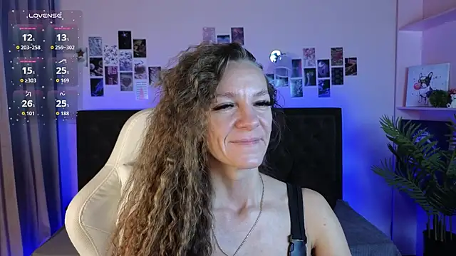 Snapshot of Jesica_mooon chatting on October 17, 2025, 1:31 am Jesica mooon online show from October 17, 2025, 1:31 am