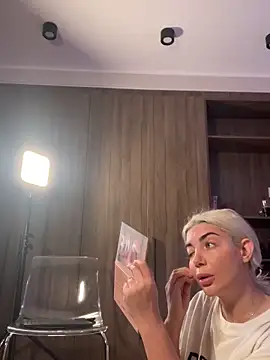 Snapshot of ElsaSinn chatting on November 5, 2025, 3:42 am ElsaSinn online show from November 5, 2025, 3:42 am