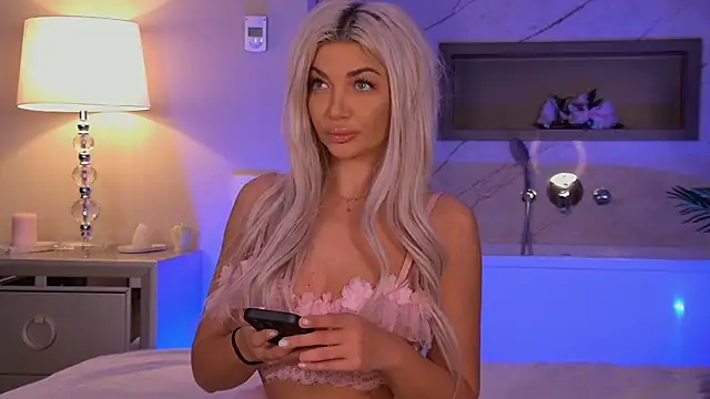 Snapshot of ElsaSinn chatting on October 16, 2025, 3:48 am ElsaSinn online show from October 16, 2025, 3:48 am