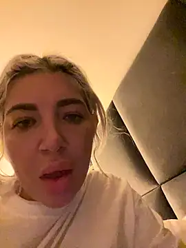 Snapshot of ElsaSinn chatting on October 5, 2025, 2:24 am ElsaSinn online show from October 5, 2025, 2:24 am