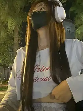   BabyShowPublic   online show from April 5, 2026, 1:29 pm