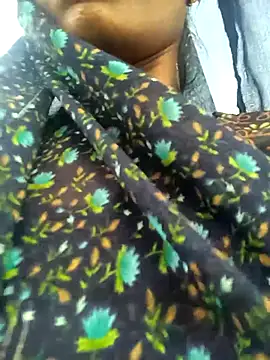 Snapshot of Juhi_chawla chatting on October 18, 2025, 1:51 am Juhi chawla online show from October 18, 2025, 1:51 am