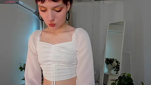 Hairy Queen  online show from September 18, 2025, 9:34 am