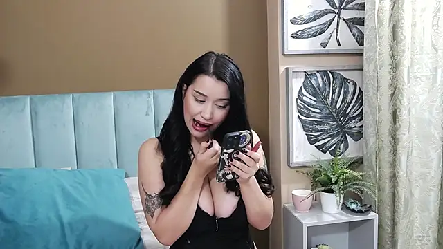 Snapshot of SophieSkyess chatting on October 14, 2025, 1:23 pm SophieSkyess online show from October 14, 2025, 1:23 pm