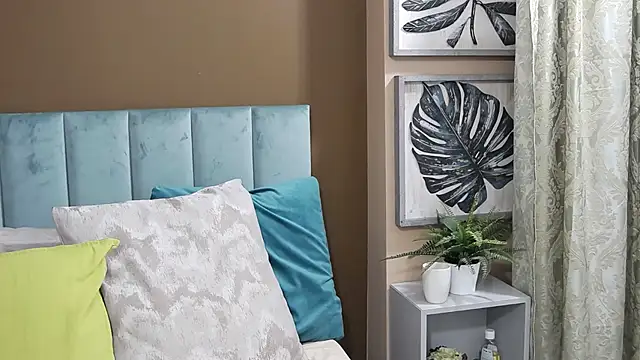 Snapshot of SophieSkyess chatting on September 21, 2025, 12:21 pm SophieSkyess online show from September 21, 2025, 12:21 pm