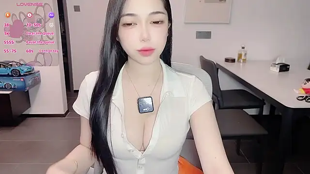 Snapshot of Scarlett-bb chatting on October 19, 2025, 8:44 pm Scarlett-bb online show from October 19, 2025, 8:44 pm