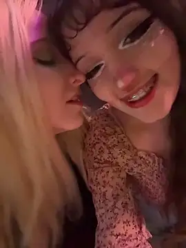 Snapshot of kamila_blush chatting on December 23, 2025, 12:33 am kamila blush online show from December 23, 2025, 12:33 am