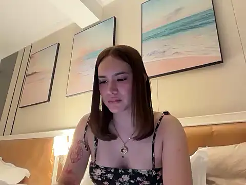 Yhanbeaufort18 online show from October 25, 2025, 11:53 am