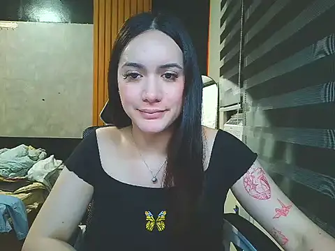 Yhanbeaufort18 online show from October 3, 2025, 5:03 pm