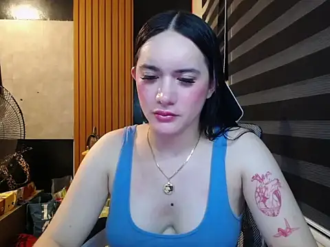 Yhanbeaufort18 online show from September 16, 2025, 2:29 pm