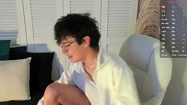 miilo wolf online show from September 18, 2025, 2:53 pm