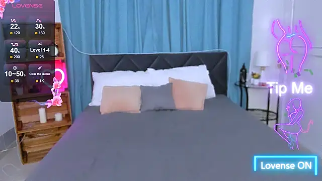 Snapshot of Emily_Tylerr chatting on October 14, 2025, 8:15 am Emily Tylerr online show from October 14, 2025, 8:15 am