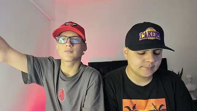 Snapshot of NoahLux chatting on October 1, 2025, 7:29 pm NoahLux online show from October 1, 2025, 7:29 pm