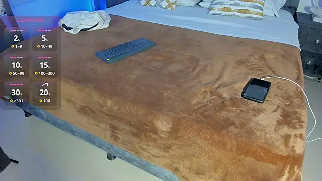 Snapshot of NoahLux chatting on October 10, 2025, 6:20 pm NoahLux online show from October 10, 2025, 6:20 pm