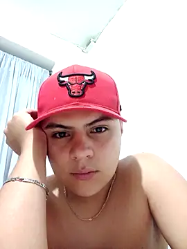 Snapshot of NoahLux chatting on October 29, 2025, 2:21 am NoahLux online show from October 29, 2025, 2:21 am