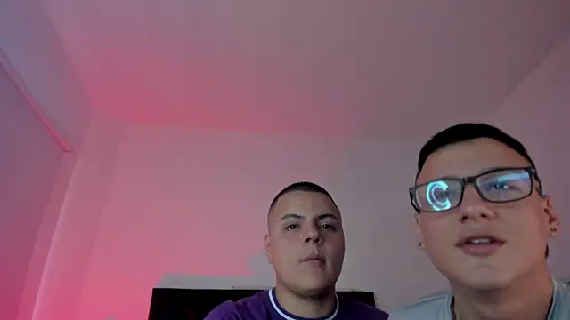 Snapshot of NoahLux chatting on September 27, 2025, 5:52 pm NoahLux online show from September 27, 2025, 5:52 pm