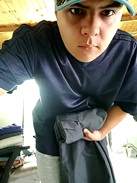 Snapshot of NoahLux chatting on October 24, 2025, 12:59 pm NoahLux online show from October 24, 2025, 12:59 pm