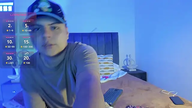 Snapshot of NoahLux chatting on October 7, 2025, 6:09 pm NoahLux online show from October 7, 2025, 6:09 pm