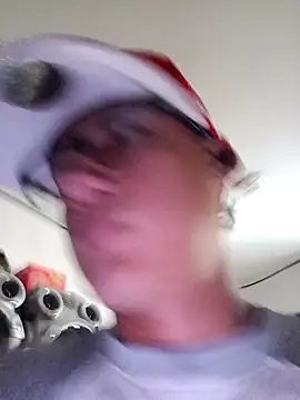 Snapshot of NoahLux chatting on October 22, 2025, 4:39 pm NoahLux online show from October 22, 2025, 4:39 pm