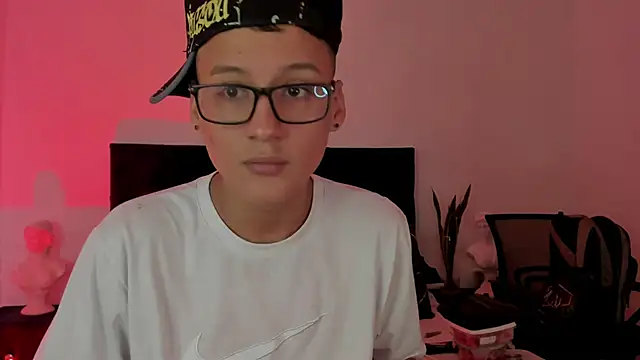 NoahLux online show from September 16, 2025, 7:04 pm