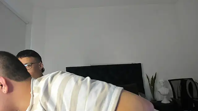 Snapshot of NoahLux chatting on September 30, 2025, 7:20 pm NoahLux online show from September 30, 2025, 7:20 pm